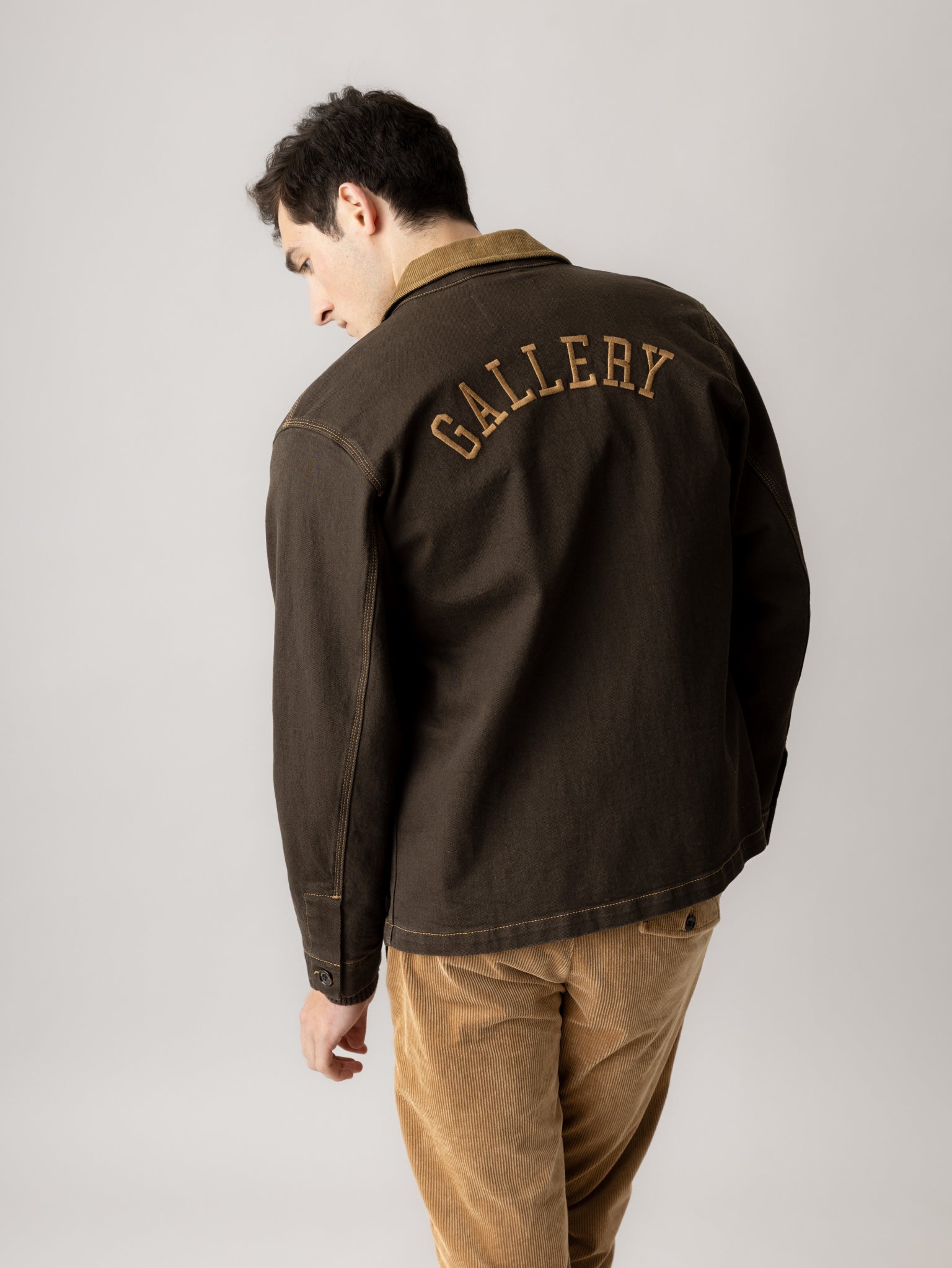 Modelshot / Chocolate Brown / Detail